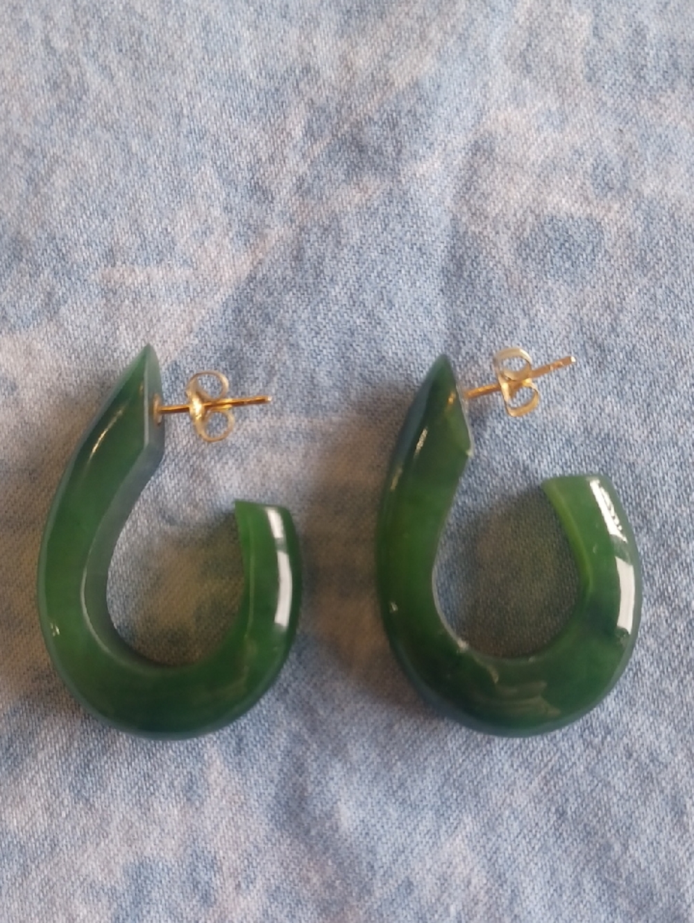 14k Solid Gold Vintage Nephrite Jade Hook Earrings